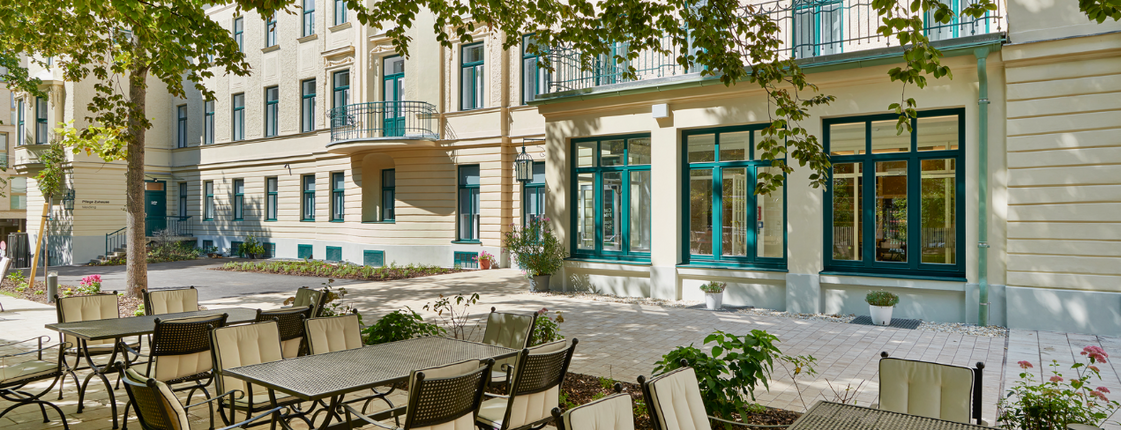 Gastgarten im Innenhof des Haus Schönbrunn