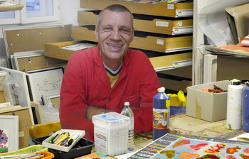 Künstler im Atelier der Caritas-Kunstgruppe im Weinviertel.