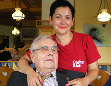 Otto Bendl, Kunde der Caritas Pflege Zuhause Wolkersdorf, feiert Geburtstag
