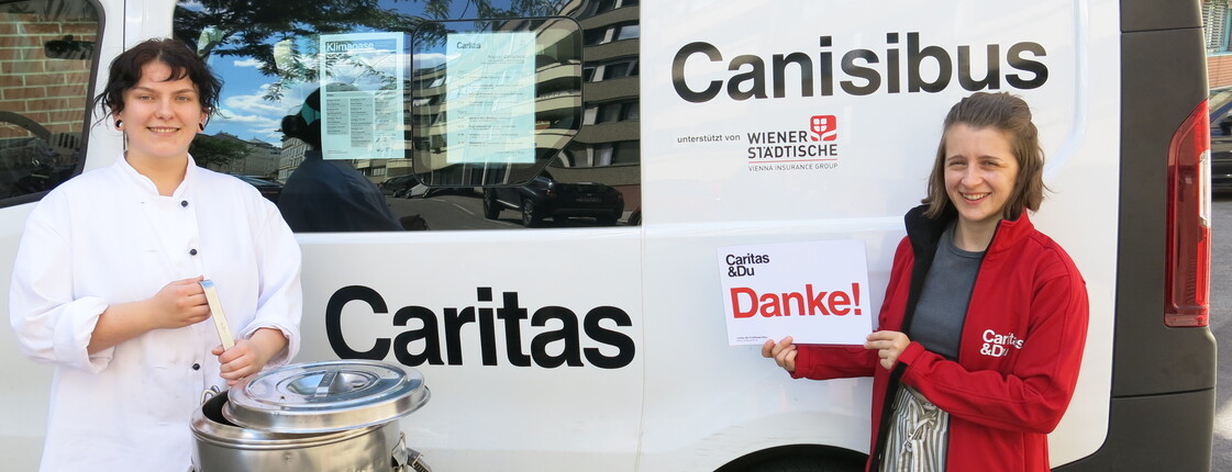 Über 100 Freiwillige Mitarbeiter*innen engagieren sich beim Suppenbus. Über 100 Freiwillige Mitarbeiter*innen engagieren sich beim Suppenbus.
