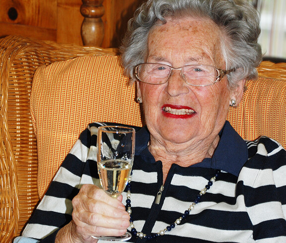 Prost beim Wohlfühltag im Haus St. Bernadette