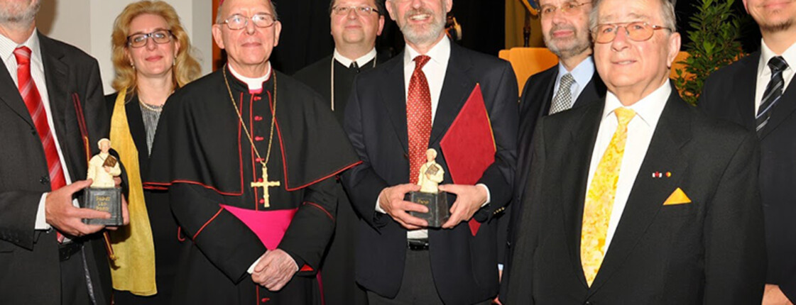 Le+O mit Papst-Leo-Preis