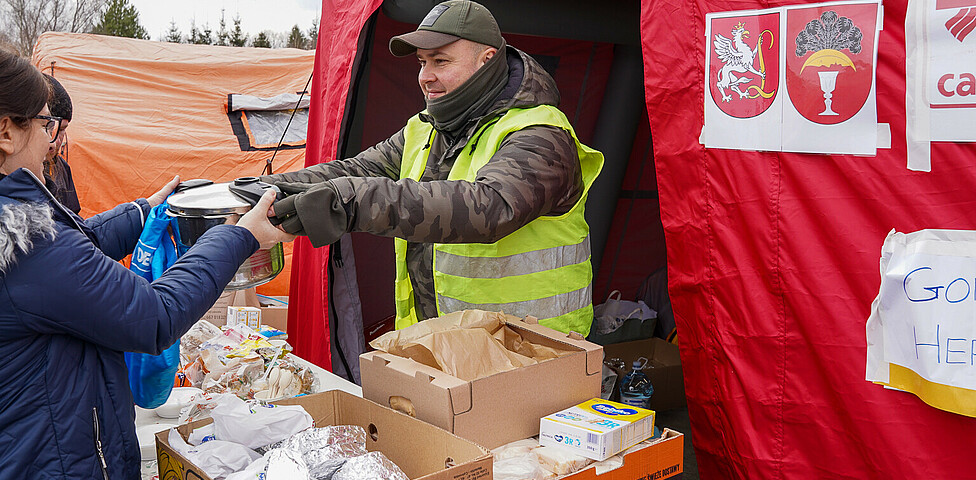 Hilfe an der Grenze zwischen Polen und der Ukraine