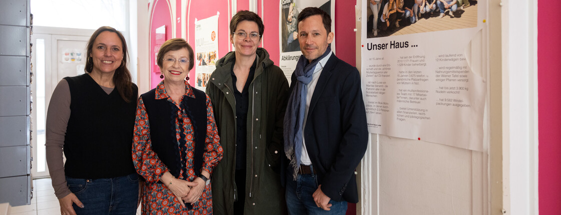 Mitarbeiter*innen der Caritas Erzdiözese Wien bei einem Termin mit Doris Schmidauer anlässlich des Weltfrauentags.