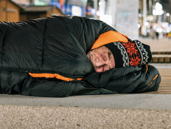 Obdachloser im Schlafsack