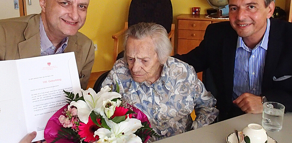Frau Lintner, Bewohnerin im Caritas Haus St. Klemens, feierte ihren Geburtstag