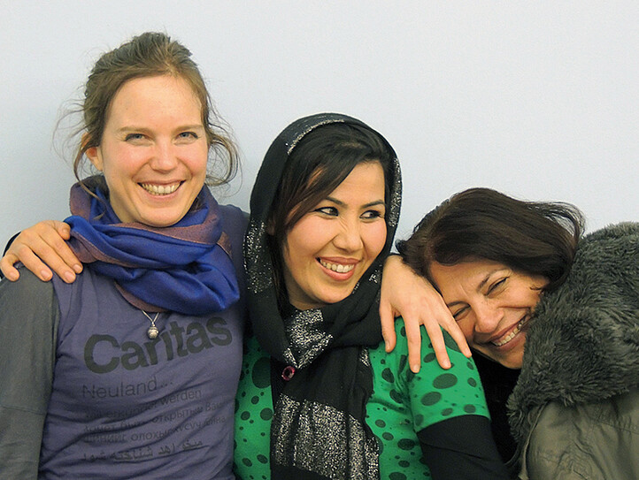 drei lachende Frauen