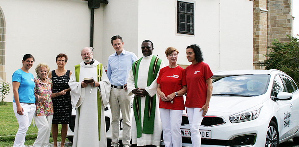 Autosegnung mit dem Team der Caritas Pflege Zuhause in Klosterneuburg