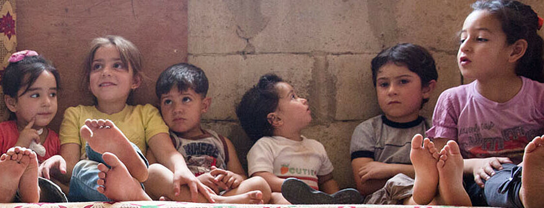 Barfüssige Kinder im Libanon