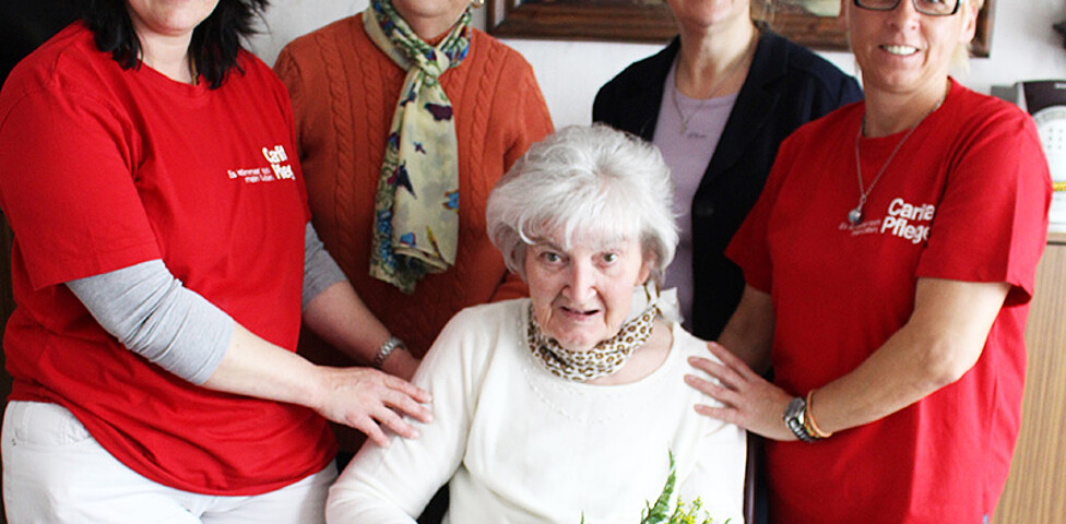 Gertrude Kasper, Kundin der Caritas Pflege Zuhause Haugsdorf, feierte ihren 80. Geburtstag